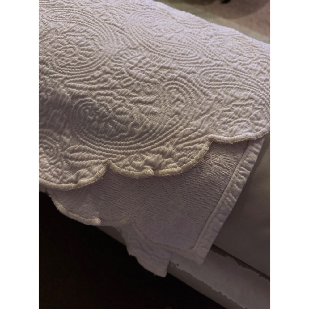 Peacock Alley Matelasse Coverlet Cotton Paisley Scalloped Edge Portugal Cream - Picture 8 of 9